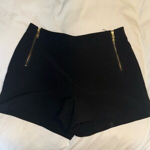 Black shorts - zipper sides